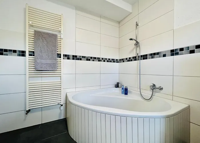 Апартаменты - Laendliche Atmosphaere, Geraeumig, Mit Arbeits- Und Parkplatz, Kueche, Netflix, Perfekt Fuer Gruppen