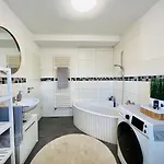 Retreat: Spacious Rural Getaway With Modern Comforts Apartment Bad Staffelstein