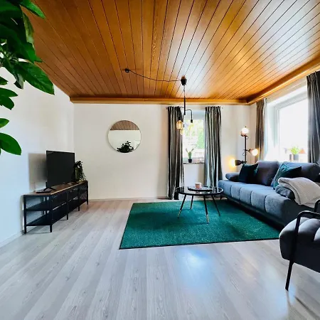 - Laendliche Atmosphaere, Geraeumig, Mit Arbeits- Und Parkplatz, Kueche, Netflix, Perfekt Fuer Gruppen Apartamento *