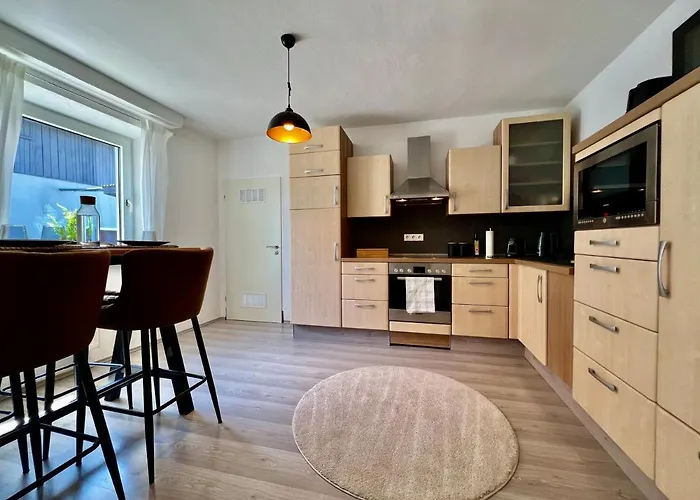 - Laendliche Atmosphaere, Geraeumig, Mit Arbeits- Und Parkplatz, Kueche, Netflix, Perfekt Fuer Gruppen